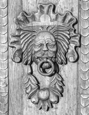 Eski bir İtalyan kapı ayrıntılarını.