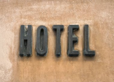 Hotel Sign duvar arka plan üzerinde.