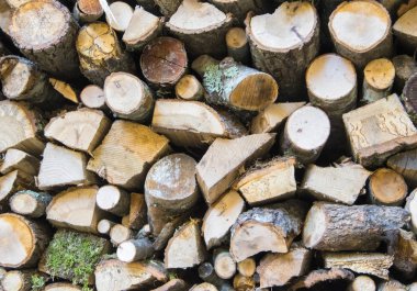  Duvar yakacak odun, arka planını kıyılmış kuru odun.