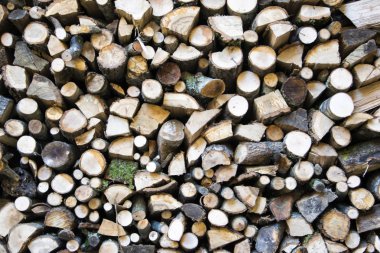  Duvar yakacak odun, arka planını kıyılmış kuru odun.