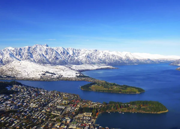  Kış zamanında Queenstown havadan görünümü.