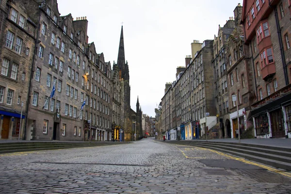  Tarihi Royal Mile görünümünü.