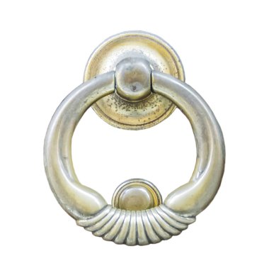 Beyaz arka plan üzerinde izole antik kapı tokmağı.