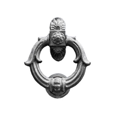 Beyaz arka plan üzerinde izole antik kapı tokmağı. 
