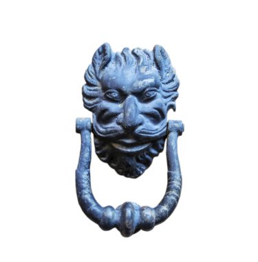  Beyaz arka plan üzerinde izole antik kapı tokmağı