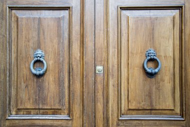 Eski bir İtalyan kapı ayrıntılarını.