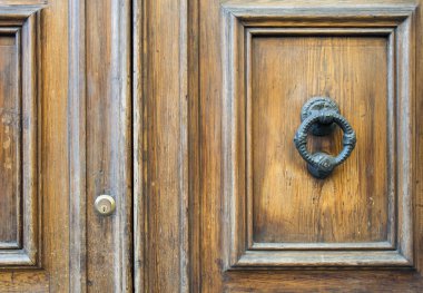 Eski bir İtalyan kapı ayrıntılarını.