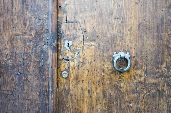 Detalhes de uma antiga porta italiana . — Fotografia de Stock