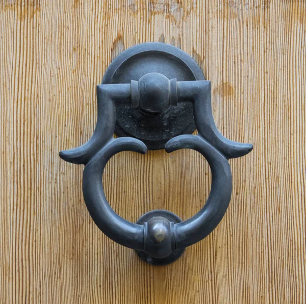 Details of an ancient Italian door. — Stock Photo, Image