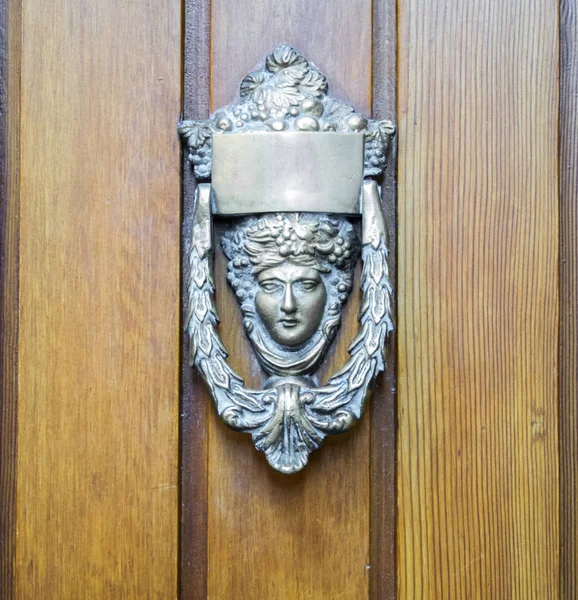 Details of an ancient Italian door. — Stock Photo, Image