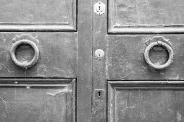  Eski bir İtalyan kapı ayrıntılarını.