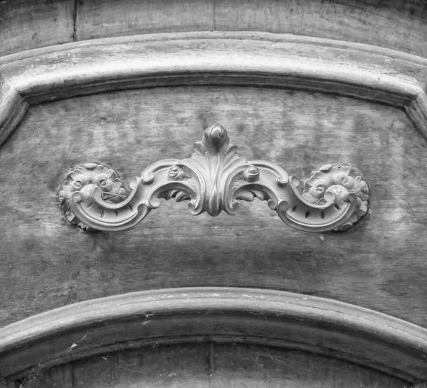 Детали древней итальянской двери . — стоковое фото
