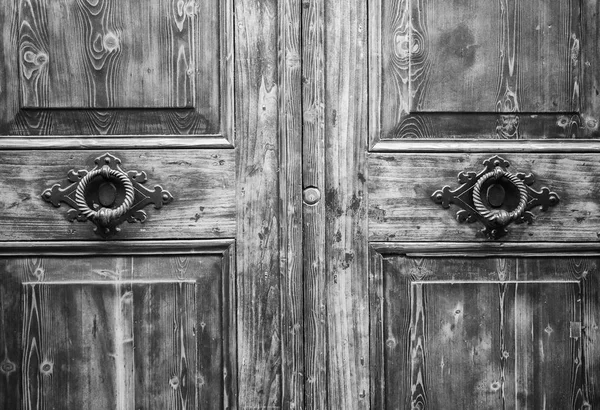 Détails d'une ancienne porte italienne — Photo