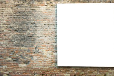 Vintage tuğla duvar üzerinde boş billboard.