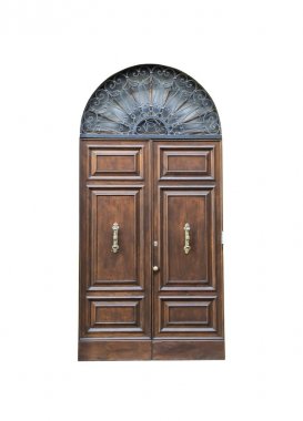 Ahşap kapı üzerinde beyaz izole bir eski İtalyanca evde.