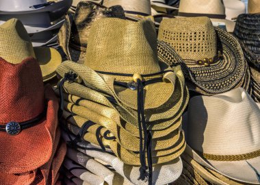  Satılık saman kovboy şapkaları raf