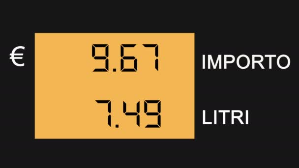 Rostoucí ceny plynu na stanici čerpadla obrazovky v Itálii, cena v eurech — Stock video