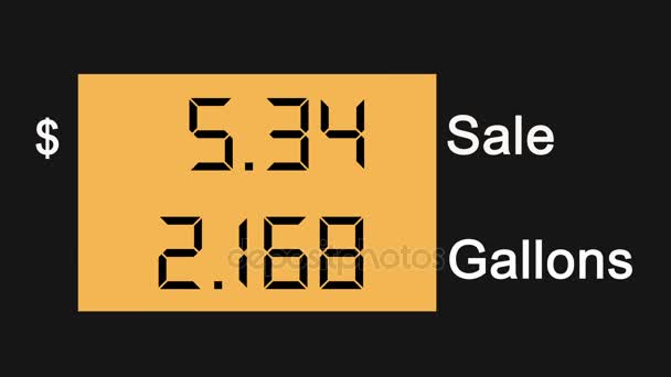 Stijgende Gas prijzen op Station pomp scherm, prijs in dollars — Stockvideo