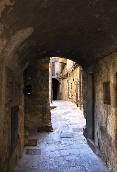 Vicolo della città di volterra in italia — Foto Stock