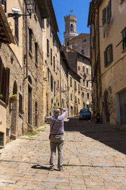  Tarihi Toskana şehir Volterra güzel dar sokak