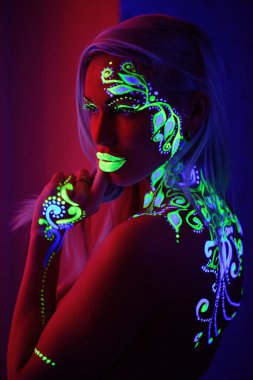 Kız neon ışık