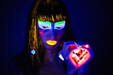 Kız neon ışık