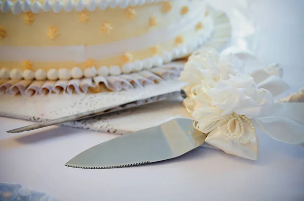 ナイフのウエディング ケーキ — ストック写真