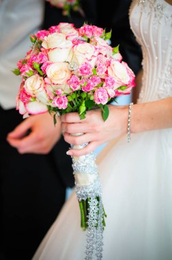 Çiçekli gelin, yakın plan.