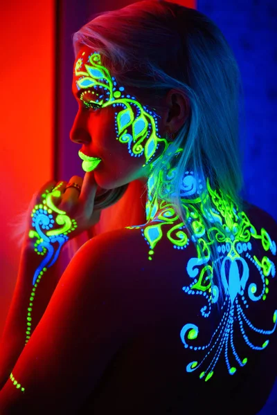 Mädchen Neonlicht — Stockfoto