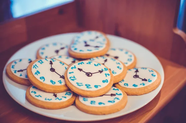 Hermosas galletas en forma de horas — Foto de Stock
