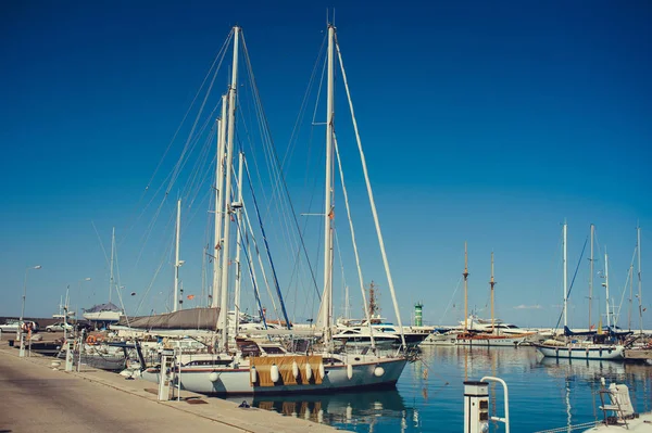 İskele yat deniz ile