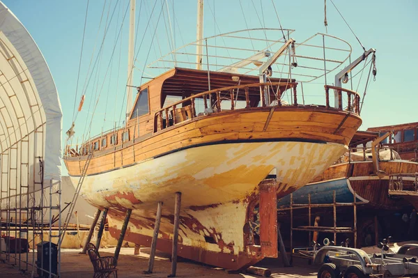 ahşap tekneler ve yatlar onarım, yanaşma