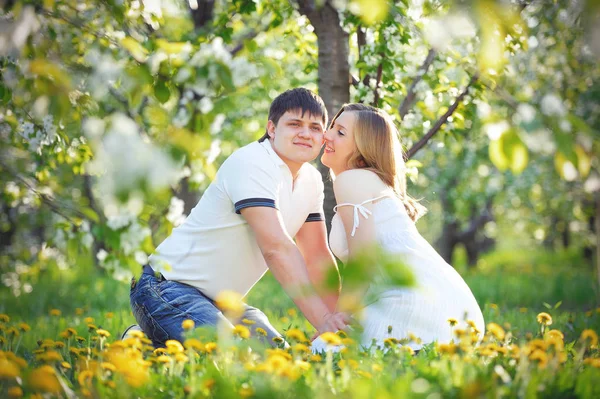 Jovem casal grávida — Fotografia de Stock