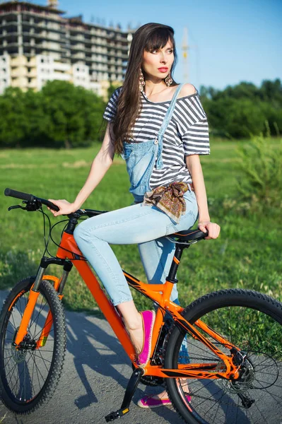 Beleza na bicicleta — Fotografia de Stock