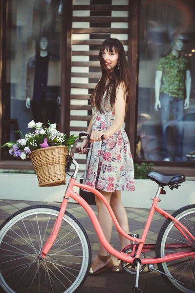 Belleza en la bicicleta — Foto de Stock