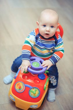 Bebek için çocuklar araba