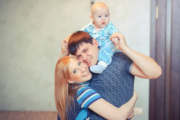 Keluarga bahagia ibu dan ayah — Stok Foto