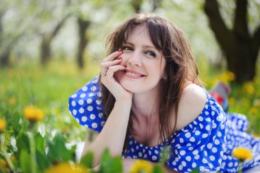 Vişne Bahçesi güzel kadın 