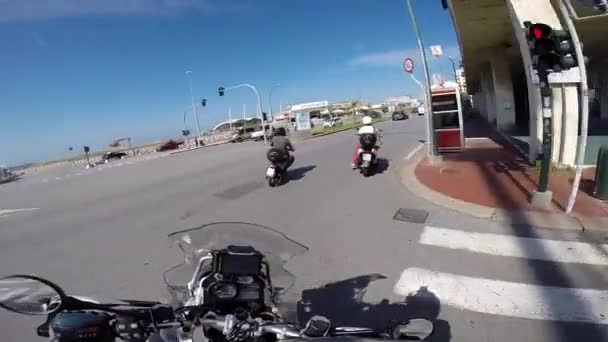 Мужчина на мотоцикле в Италии — стоковое видео