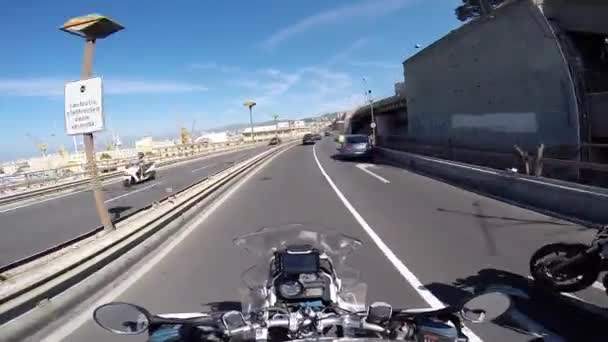 People travel by motorbike through Italy — Stock Video