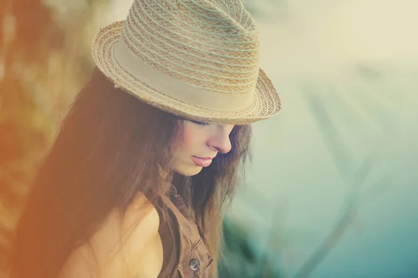 Woman resting on the banks of the river in the evening — Stock Photo, Image