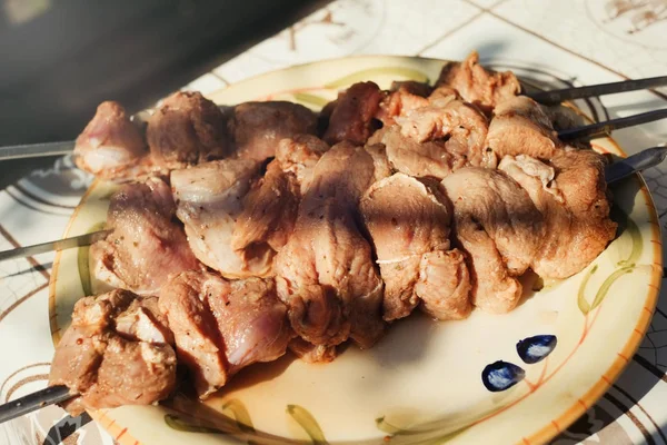 ham şiş şiş üzerinde