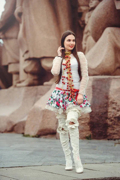 Beautiful girl in the Ukrainian clothes posing — Stock Photo, Image