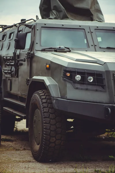 Броньований автомобіль української армії — стокове фото