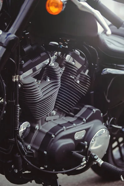Mooie stijlvolle zwarte motor krachtige motorfiets kunst schieten op de kalender — Stockfoto