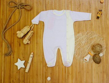 Çocuk Giyim oyuncak ahşap zemin ile