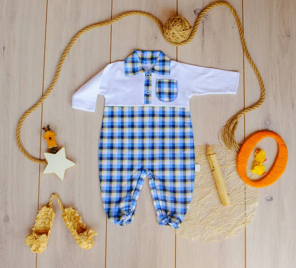 Çocuk Giyim oyuncak ahşap zemin ile