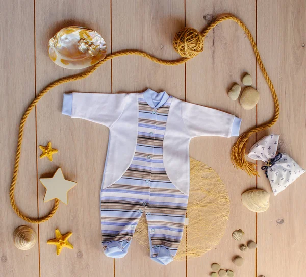 Çocuk Giyim oyuncak ahşap zemin ile