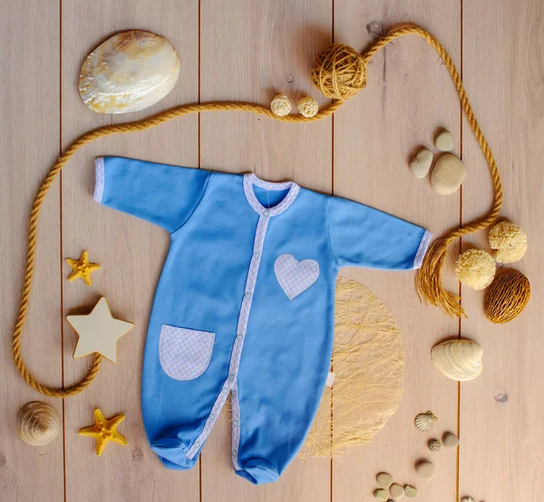 Çocuk Giyim oyuncak ahşap zemin ile