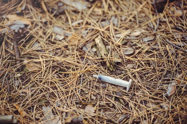 uyuşturucu kullanımı sorunları şehir, sağlıksız koşullar ve diğerleri için tehlike ormanda buldum şırıngalar kullanılan